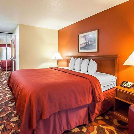 Quality Inn & Suites Kansas City I-435N Near Sports Complex Екстер'єр фото
