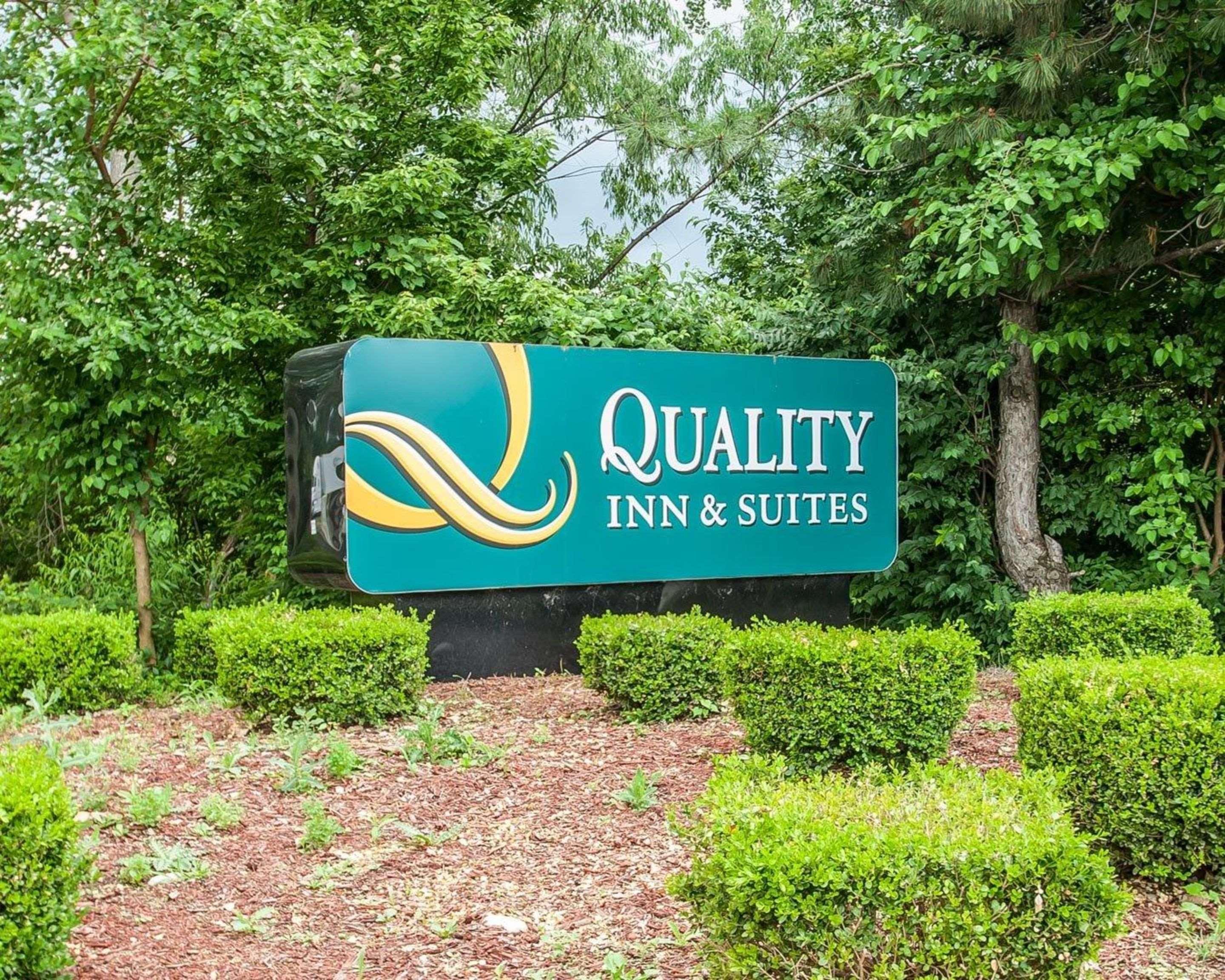 Quality Inn & Suites Kansas City I-435N Near Sports Complex Екстер'єр фото