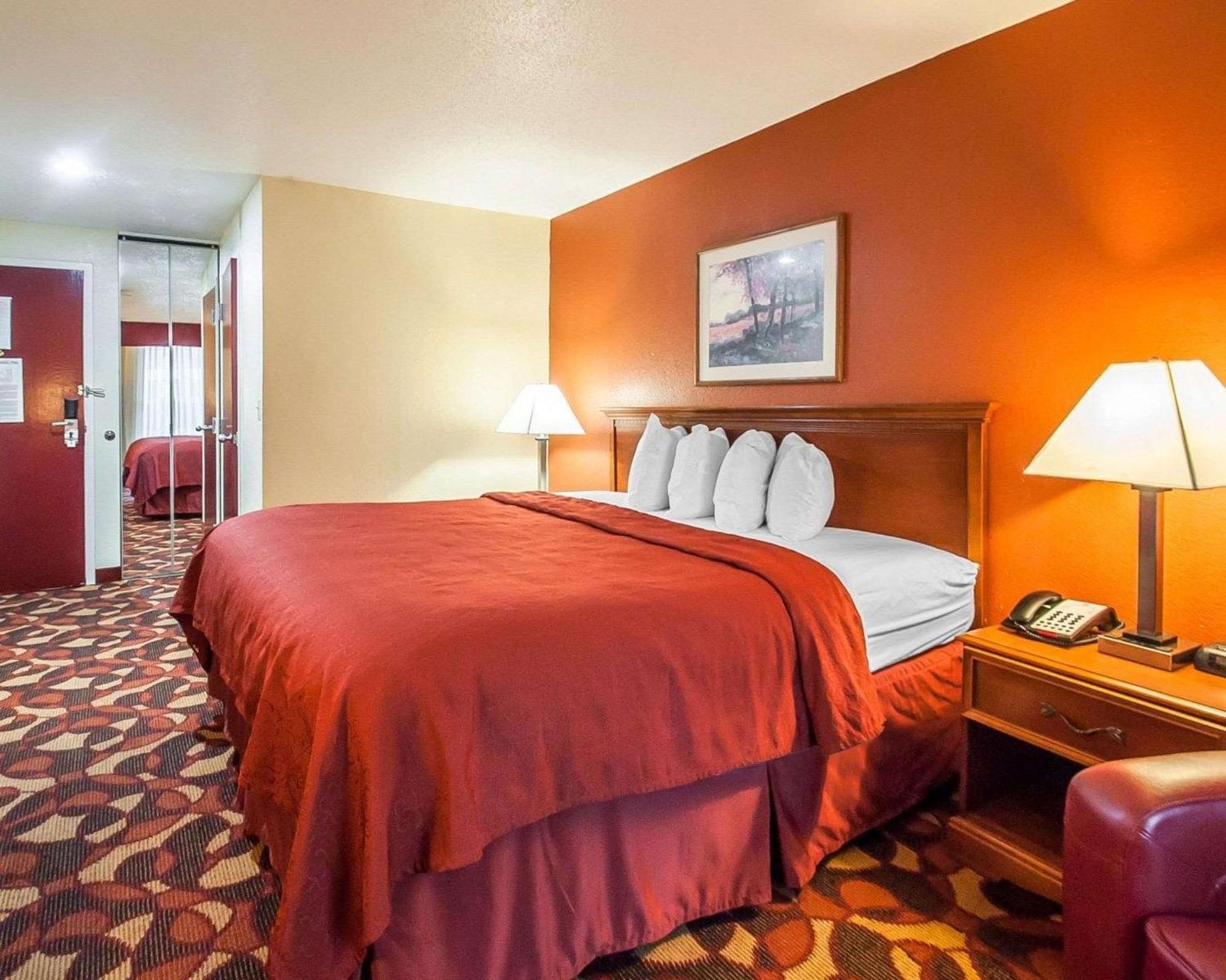 Quality Inn & Suites Kansas City I-435N Near Sports Complex Екстер'єр фото